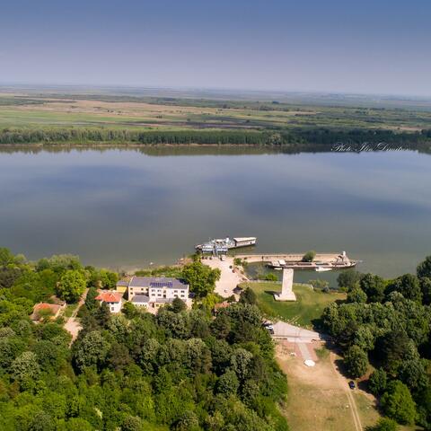 Пристанището и Радецки