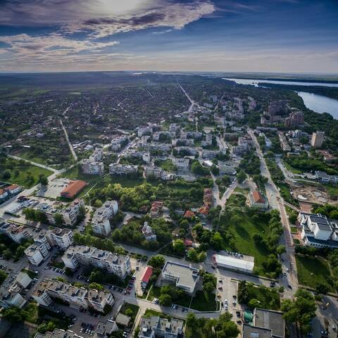 Поглед към града